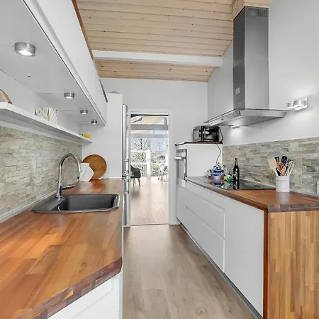Three-bedroom In Spottrup *