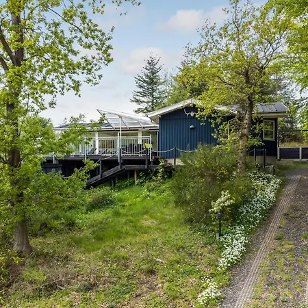 Three-bedroom In Spottrup *